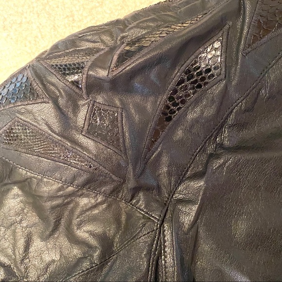 European size.Sharp looking black leather jacket. - Picture 3 of 5